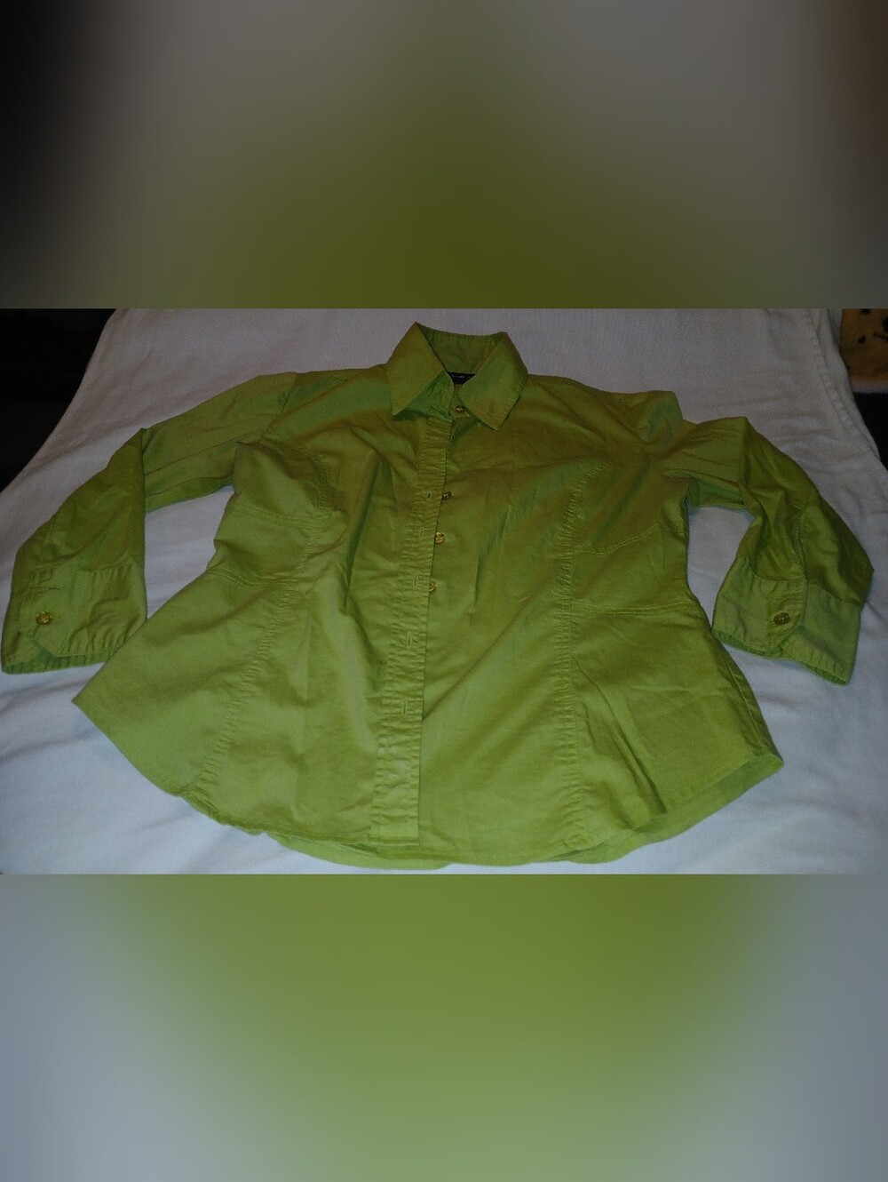 Pre-loved Women's New York & Company Lime Green Button-Down Shirt.